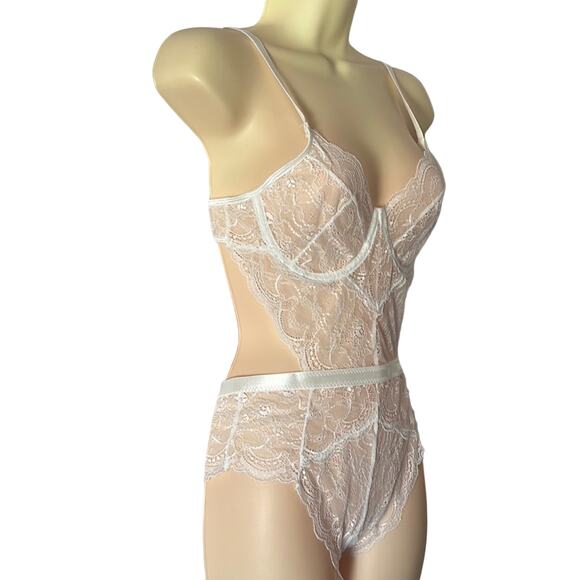 White Lace Teddy Lingerie Bodysuit Woman Size Small Snap Crotch Underwire Bra - Picture 3 of 11